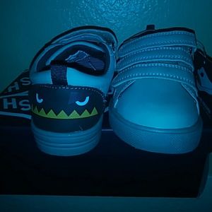 Toddler's shoes